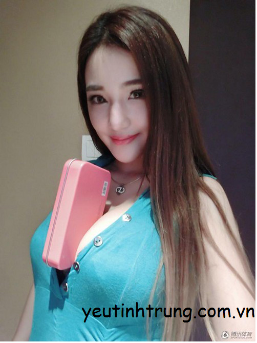 Dùng ngực khủng kẹp điện thoại dung-nguc-khung-kep-dien-thoai2